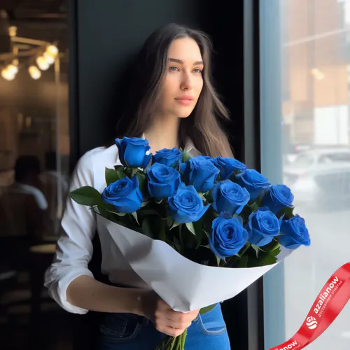Фото 1: Букет из 15 синих роз в белой бумаге. Сервис доставки цветов AzaliaNow