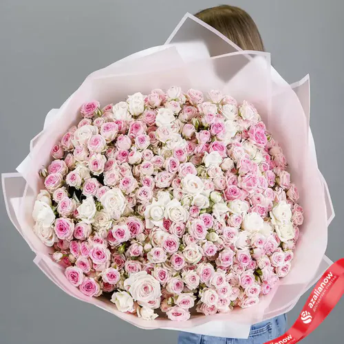 Фото 1: Огромный шикарный букет из белых и светло-розовых роз. Сервис доставки цветов AzaliaNow