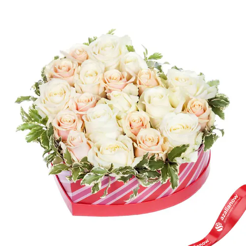 Фото 1: 23 белые розы в форме сердца. Сервис доставки цветов AzaliaNow