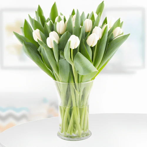 Фото 1: Букет из 31 белоснежного сортового тюльпана. Сервис доставки цветов AzaliaNow