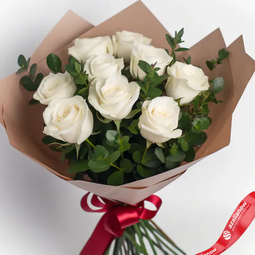 Фото 1: 9 белых роз в крафте с красной лентой. Сервис доставки цветов AzaliaNow