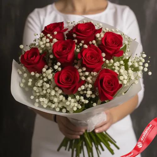 Фото 1: Букет из 9 красных роз и гипсофил в белой бумаге. Сервис доставки цветов AzaliaNow