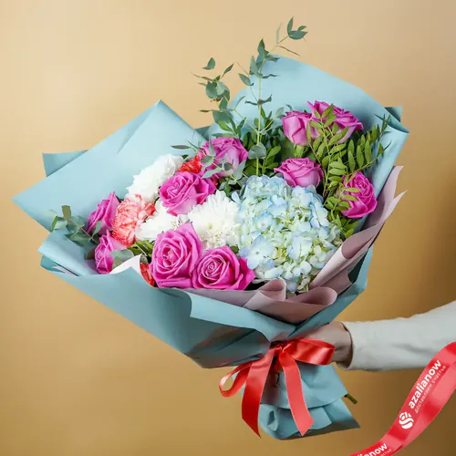 Фото 1: Букет из роз, хризантем, гвоздик, гортензии «Тысяча поцелуев». Сервис доставки цветов AzaliaNow