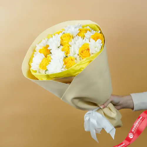 Фото 1: Букет из желтых роз и белых хризантем «Солнечные блики». Сервис доставки цветов AzaliaNow