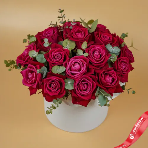 Фото 1: Акция! Букет из 19 красных роз «Искушение в коробке». Сервис доставки цветов AzaliaNow