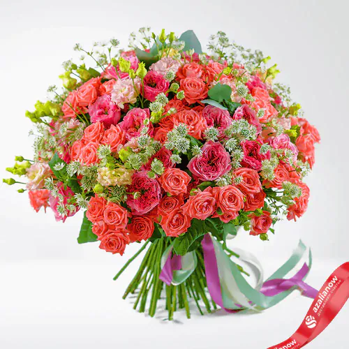 Фото 1: Букет из роз, лизиантусов и астранций «Феерия». Сервис доставки цветов AzaliaNow