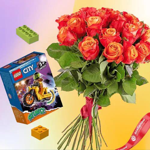 Фото 1: Букет из 25 оранжевых роз «Признание» + Конструктор в подарок. Сервис доставки цветов AzaliaNow