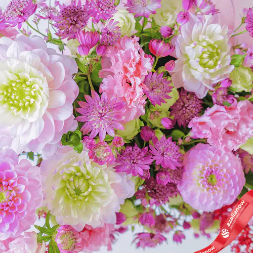Фото 2: Букет из астр, георгин, роз и лизиантусов «Сдержанный восторг». Сервис доставки цветов AzaliaNow