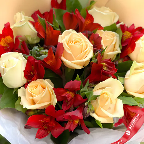 Фото 2: Букет из 6 красных альстромерий и 9 белых роз. Сервис доставки цветов AzaliaNow