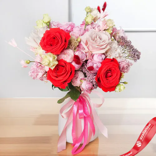 Фото 1: Букет из роз, гвоздик, лизиантусов «Ассоль». Сервис доставки цветов AzaliaNow