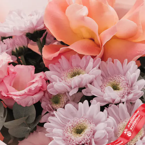 Фото 2: Букет из хризантем, лизиантусов и розы «Мой ласковый и нежный зверь». Сервис доставки цветов AzaliaNow