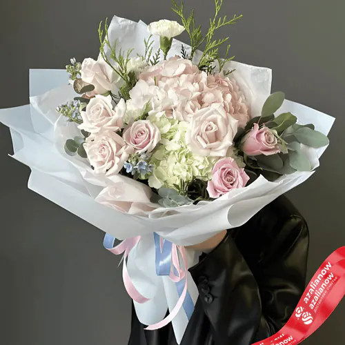 Фото 1: Букет из гортензий, роз, оксипеталума и гвоздик «Это приятно». Сервис доставки цветов AzaliaNow