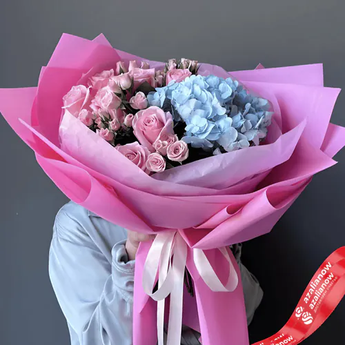 Фото 1: Букет из розовых роз и голубой гортензии «Ты - моя жизнь». Сервис доставки цветов AzaliaNow