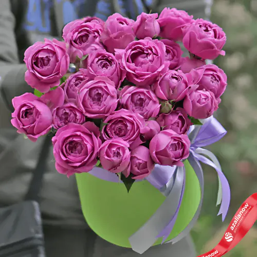 Фото 1: Букет из 11 розовых пионовидных роз в салатовой коробке. Сервис доставки цветов AzaliaNow