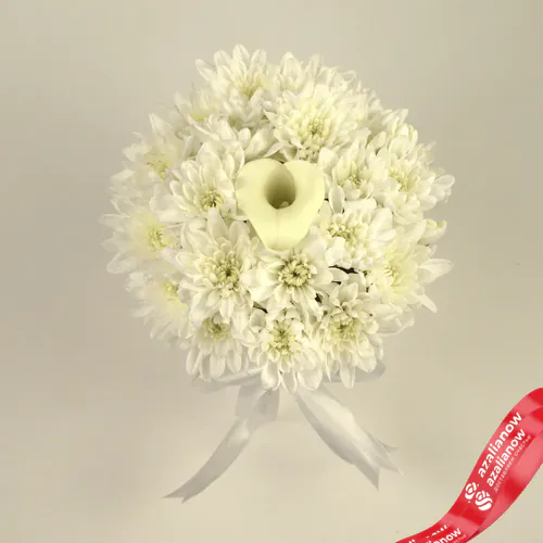 Фото 1: Букет из белых калл и хризантем «Нежная калла». Сервис доставки цветов AzaliaNow
