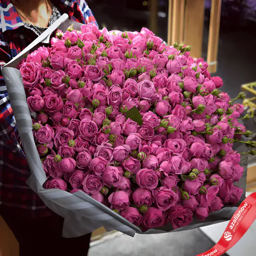 Фото 1: Букет из 101 розовой кустовой пионовидной розы. Сервис доставки цветов AzaliaNow