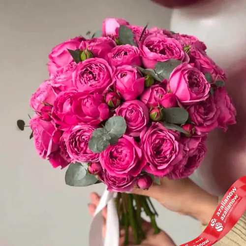 Фото 1: Букет невесты из 11 кустовых пионовидных розовых роз. Сервис доставки цветов AzaliaNow