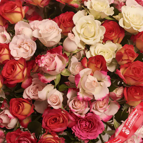 Фото 3: Акция! Букет из 25 кустовых роз микс в коробке. Сервис доставки цветов AzaliaNow