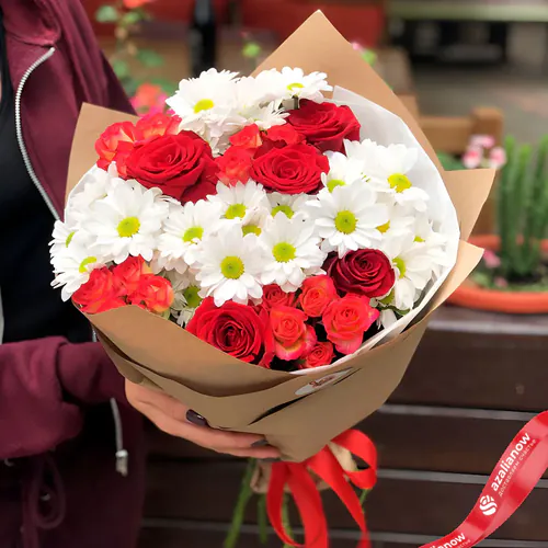 Фото 1: Букет из 10 роз и 5 хризантем «Мечта». Сервис доставки цветов AzaliaNow