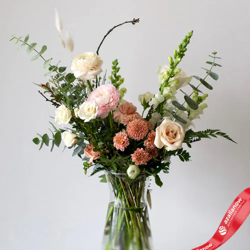 Фото 1: Букет из роз, ранункулюсов и хризантемы «Медея». Сервис доставки цветов AzaliaNow