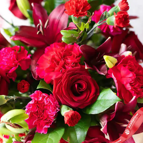 Фото 3: Букет из красных роз, гвоздик и лилий «Милада». Сервис доставки цветов AzaliaNow