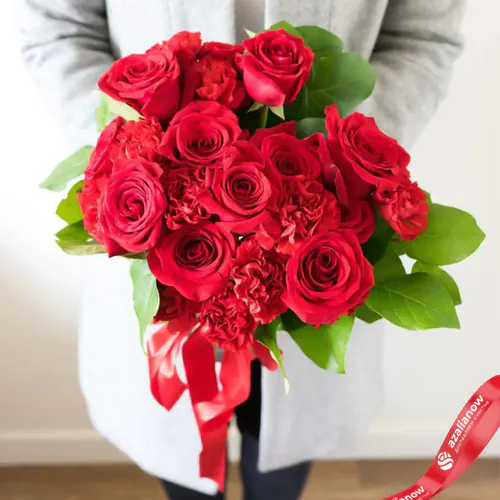 Фото 2: Букет из красных роз и гвоздик «Алевтина». Сервис доставки цветов AzaliaNow