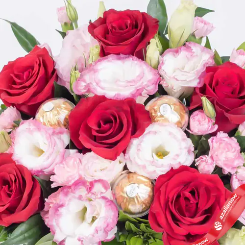 Фото 3: Букет роз, лизиантусов и конфет «Райя». Сервис доставки цветов AzaliaNow