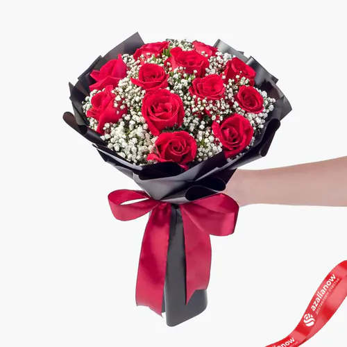 Фото 2: Букет из красных роз и гипсофил в черной упаковке «Стелла». Сервис доставки цветов AzaliaNow