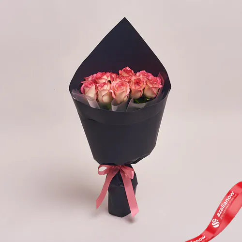 Фото 1: Букет из 11 светло-розовых роз в черной бумаге. Сервис доставки цветов AzaliaNow
