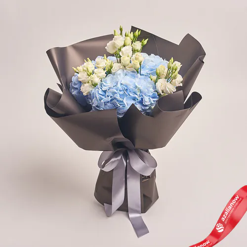Фото 1: Букет из голубых гортензий и белого лизиантуса «ИЗО». Сервис доставки цветов AzaliaNow