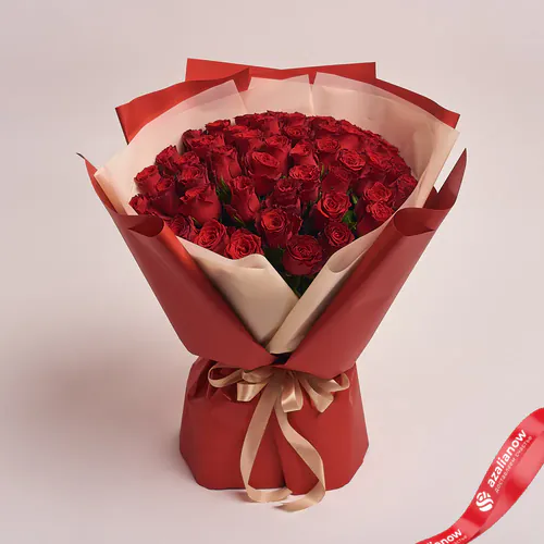 Фото 1: Букет из 51 красной розы в оранжевой бумаге. Сервис доставки цветов AzaliaNow