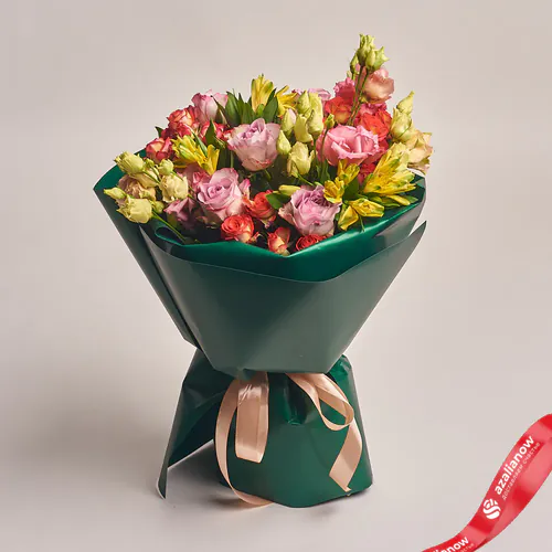 Фото 1: Букет из роз, альстромерий, лизиантусов в зеленой бумаге. Сервис доставки цветов AzaliaNow