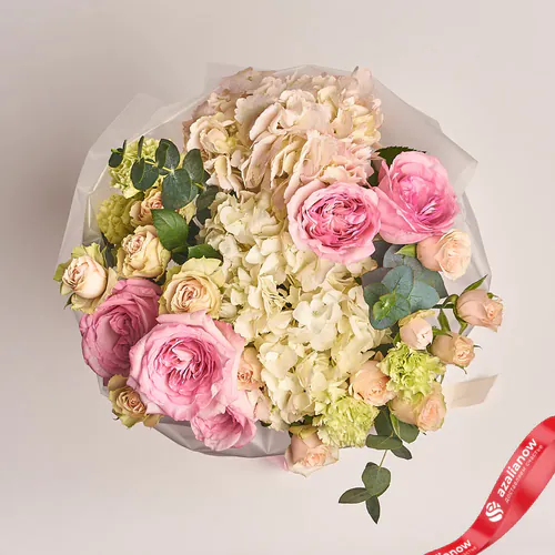 Фото 2: Букет из роз, гвоздик, гортензий в пленке. Сервис доставки цветов AzaliaNow