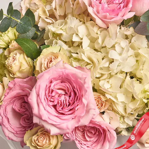 Фото 3: Букет из роз, гвоздик, гортензий в пленке. Сервис доставки цветов AzaliaNow