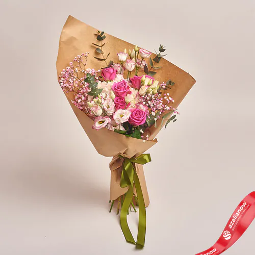 Фото 1: Букет из роз, лизиантусов, гортензии, гипсофил в крафте. Сервис доставки цветов AzaliaNow