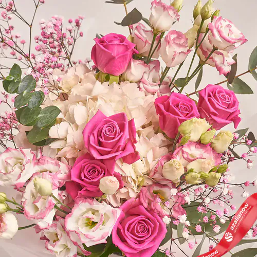 Фото 3: Букет из роз, лизиантусов, гортензии, гипсофил в крафте. Сервис доставки цветов AzaliaNow