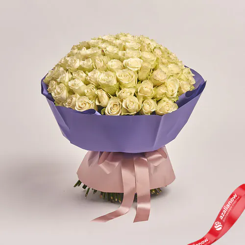 Фото 1: Букет из 101 светло-бежевой розы в сиренево-персиковой пленке. Сервис доставки цветов AzaliaNow