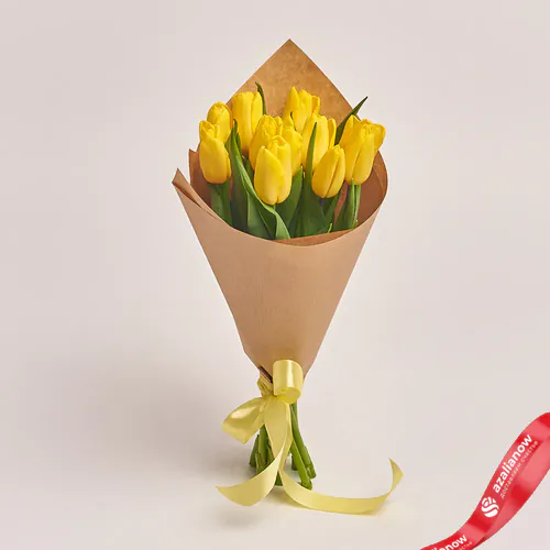 Фото 1: Букет из 11 желтых тюльпанов в крафте «Лучик». Сервис доставки цветов AzaliaNow