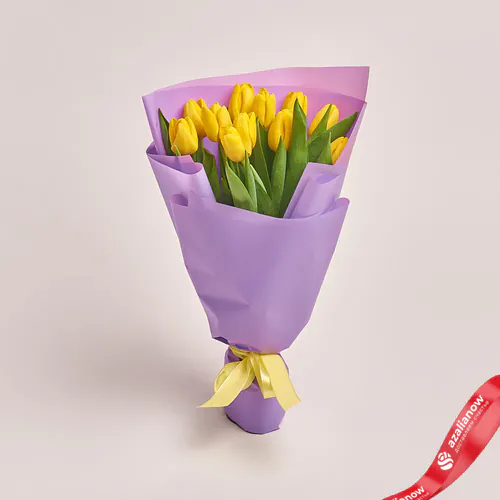 Фото 1: Букет из 11 желтых тюльпанов в фиолетовой пленке. Сервис доставки цветов AzaliaNow