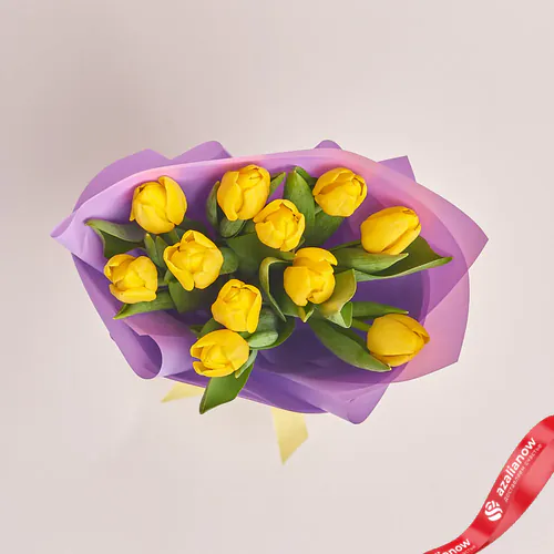 Фото 2: Букет из 11 желтых тюльпанов в фиолетовой пленке. Сервис доставки цветов AzaliaNow