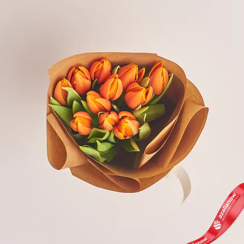 Фото 2: Букет из 11 оранжевых тюльпанов в крафте. Сервис доставки цветов AzaliaNow