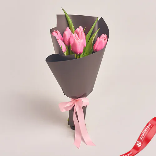 Фото 1: Букет из 11 розовых тюльпанов в черной бумаге. Сервис доставки цветов AzaliaNow