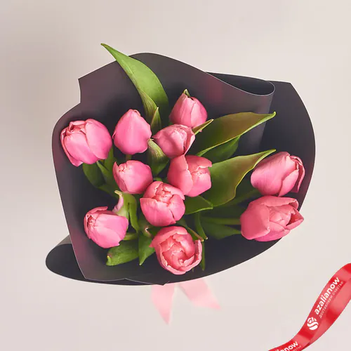 Фото 2: Букет из 11 розовых тюльпанов в черной бумаге. Сервис доставки цветов AzaliaNow