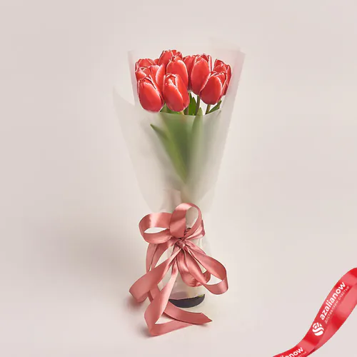 Фото 1: Букет из 11 красных тюльпанов в пленке. Сервис доставки цветов AzaliaNow