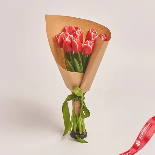 Фото 1: Букет из 11 красных тюльпанов в крафте. Сервис доставки цветов AzaliaNow