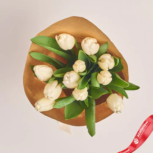 Фото 2: Букет из 11 белых тюльпанов в крафте. Сервис доставки цветов AzaliaNow