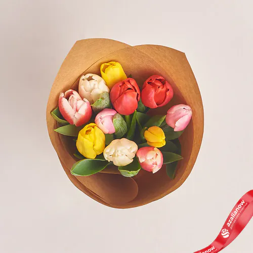 Фото 2: Букет из 11 тюльпанов микс в крафте. Сервис доставки цветов AzaliaNow