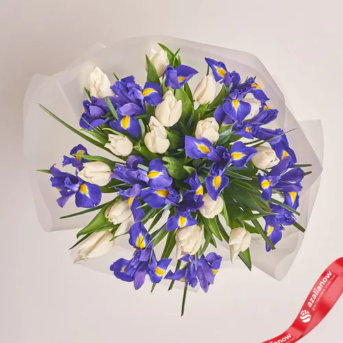 Фото 2: Букет из 15 тюльпанов и 14 ирисов в белой бумаге. Сервис доставки цветов AzaliaNow