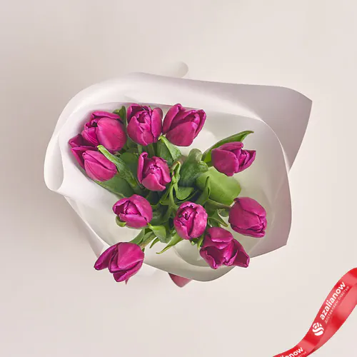 Фото 2: Букет из 11 фиолетовых тюльпанов в белой бумаге. Сервис доставки цветов AzaliaNow