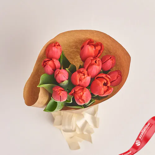 Фото 2: Букет из 11 красных тюльпанов в крафте. Сервис доставки цветов AzaliaNow